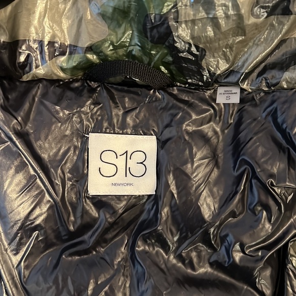 S13 Camouflage Green and Black Puffer Vest w/ Faux Fur Detachable Hood Sz Small - Picture 12 of 16